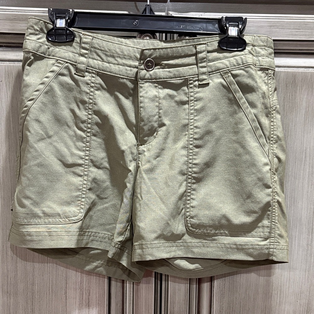Columbia Olive Green Casual Shorts